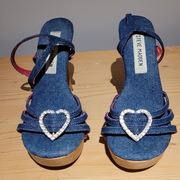 Rare Retro Denim heels with rhinestone heart size 5 - Picture 2 of 7